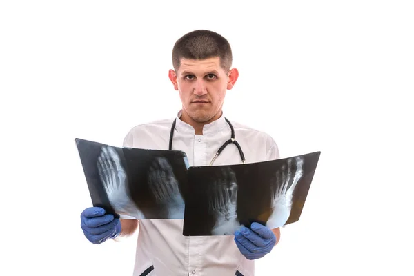 Atractiva Doctora Sosteniendo Una Radiografía Pie Examen Rayos — Foto de Stock