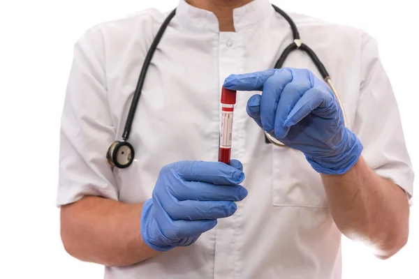 Ung Läkare Uniform Hålla Ett Blodprov — Stockfoto