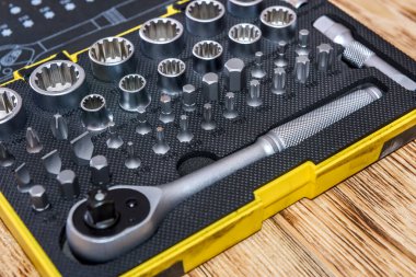 Kapatma durumunda profesyonel mekanik aracı ayarlandı