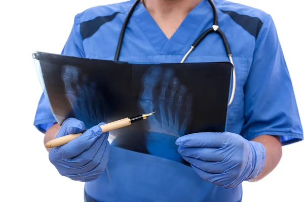 Mladý Lékař Modré Uniformě Analyzuje Ukazuje Pacientovi Problém Revmatolog — Stock fotografie