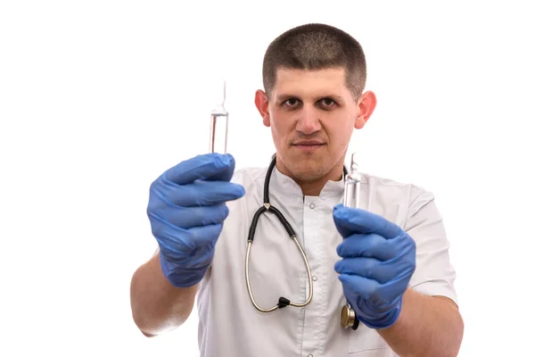 Dokter Met Ampullen Hij Draagt Een Medisch Uniform Heeft Stethoscoop — Stockfoto