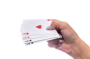 Kumar konsepti. Beyaz üzerine izole edilmiş dört asın kadın el ele tutuşması.