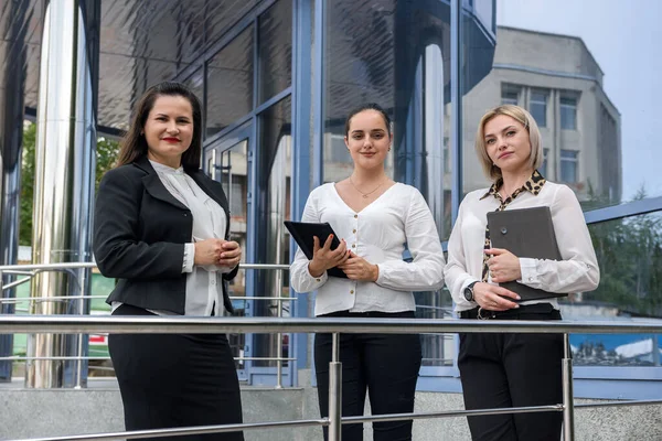 Three Successful Business Ladies Standing Front Central Entrance Office — Stock Photo, Image