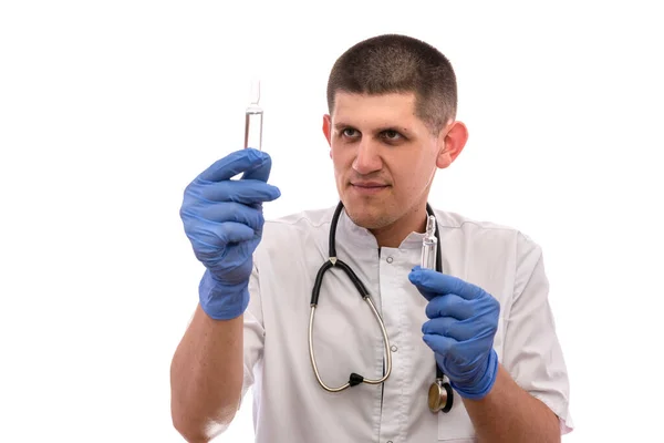 Doctor Con Ampollas Lleva Uniforme Médico Tiene Estetoscopio Alrededor Del — Foto de Stock