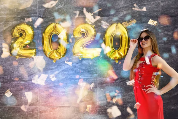 Retrato Estúdio Mulheres Bonitas Com Balões Números Dourados Feliz Ano — Fotografia de Stock