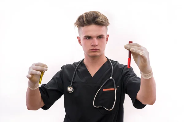 Químico Laboratorio Con Tubo Ensayo Examinándolo Aislado Sobre Fondo Blanco — Foto de Stock