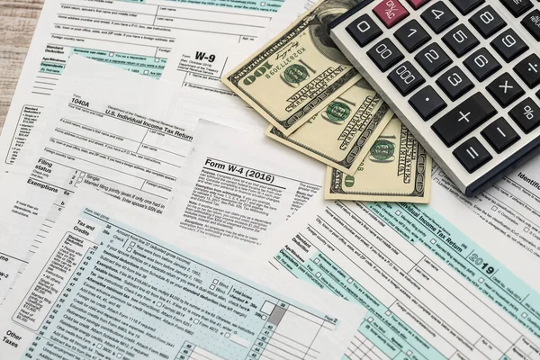 Dollar Calculator Pen 1040 Tax Form — 스톡 사진