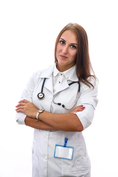 Usmívající Žena Bílém Lékařském Kabátě Pózuje Stetoskopem Izolovaným Bílém — Stock fotografie