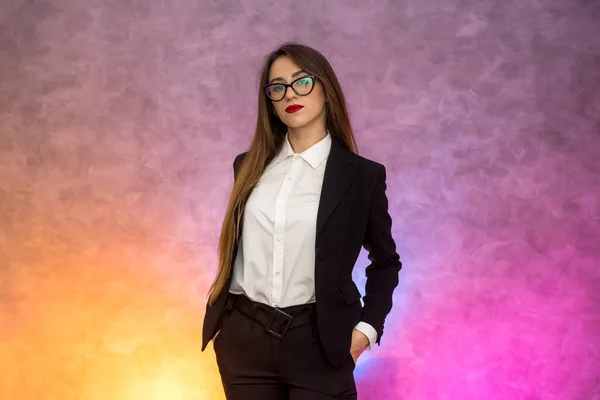 Attractive Business Woman Gesturing Abstract Background Original Spectacles — Stock Photo, Image