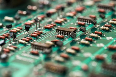 Yeşil elektronik devre kartını kapat.