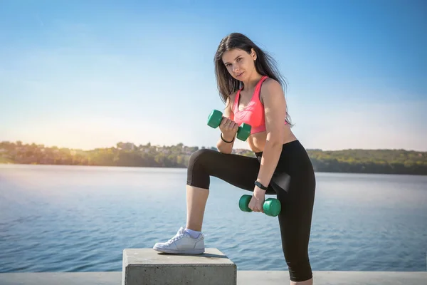 Fitness Trénink Krásná Mladá Žena Pracovní Cvičení Činkami Jako Součást — Stock fotografie