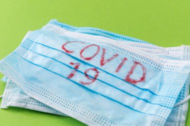 Covid-19 salgın virüs konsepti, Coronavirus 2019-ncov maske üzerine yazıyor. Sağlık hastalıkları için tıbbi koruma solunumu. Çin enfeksiyonu