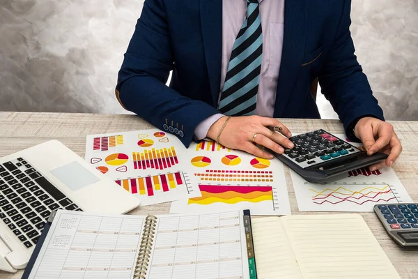 Financial Inspector Making Report Financial Planning Report Using Graph Chart — Stock Photo, Image