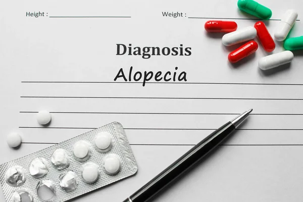 Alopécia na lista de diagnósticos, conceito médico — Fotografia de Stock
