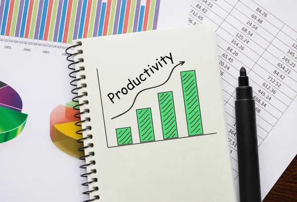 Cuaderno con herramientas y notas sobre productividad — Foto de Stock