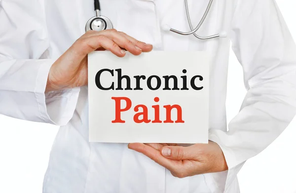 Carte de durere cronică în mâinile medicului — Fotografie, imagine de stoc