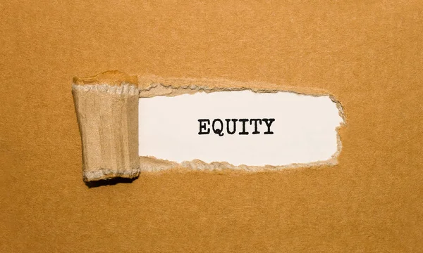Testo Equity Appare Dietro Strappato Carta Marrone Immagine Stock — Foto Stock