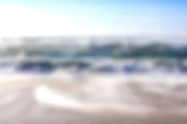Размытый Летний Белый Песчаный Пляж Искрометной Морской Водой — стоковое фото