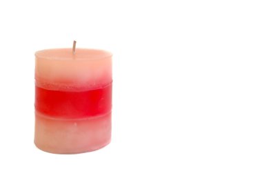 Beyaz arka plan üzerinde tek kırmızı mum