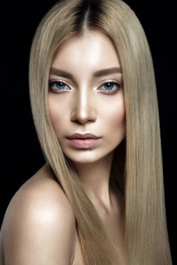 Kadın çıplak makyaj ile