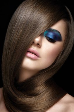 Mavi göz farı kadınla