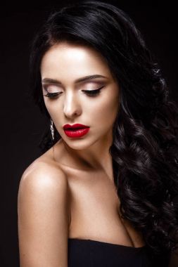 Kırmızı dudaklar ile güzel bir kadın