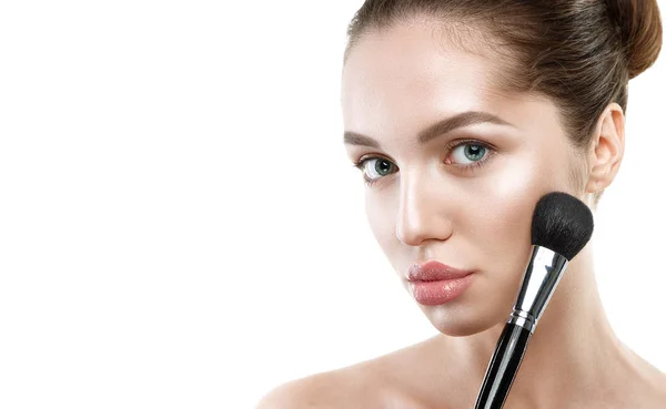 Beauty woman with brush in hand — Stock Photo, Image