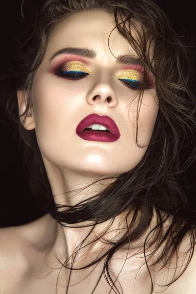 Frauenporträt mit wunderschönem Make-up — Stockfoto