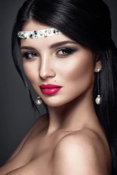 Beautiful woman with gorgeous make up — Stock Photo, Image