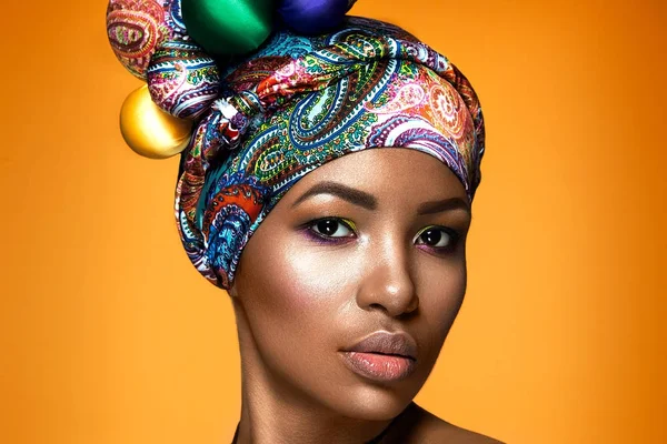 Hermosa mujer africana — Foto de Stock