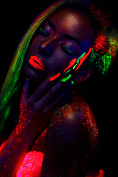 Schöne Frau in Neonfarben — Stockfoto