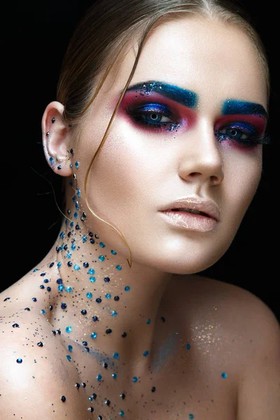 Parlak makyaj güzel kadınla