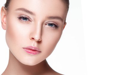 Sağlıklı ciltli bir kadın