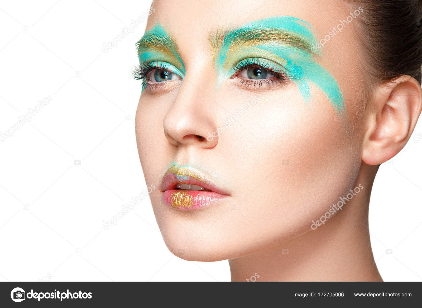 Femme Avec La Peinture Verte Sur Le Visage Photographie