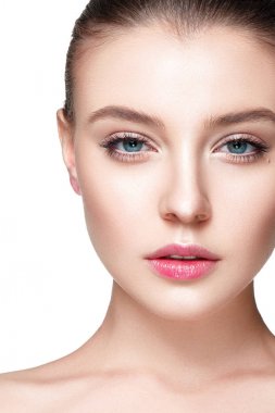 Sağlıklı ciltli bir kadın