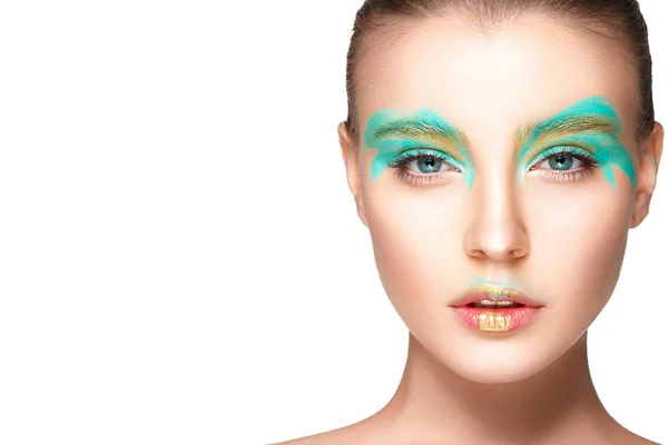 Chica con pintura verde en la cara — Foto de Stock