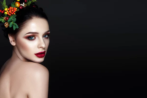 Portret Van Jonge Brunette Model Met Modieuze Red Lips Make — Stockfoto