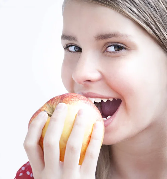 Ragazza adolescente con mela — Foto Stock