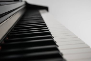 Piyano tuşları yan görünümü