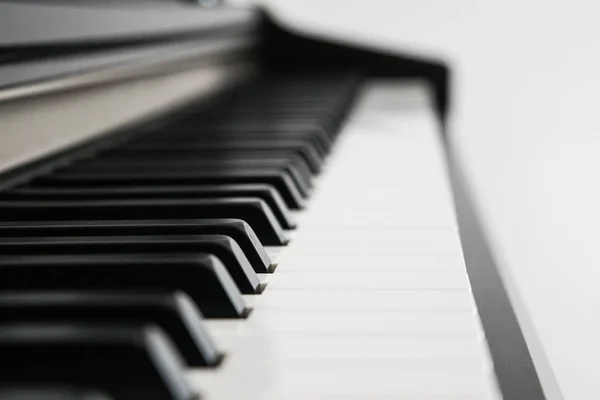 Piano keys side view — Stock Photo, Image