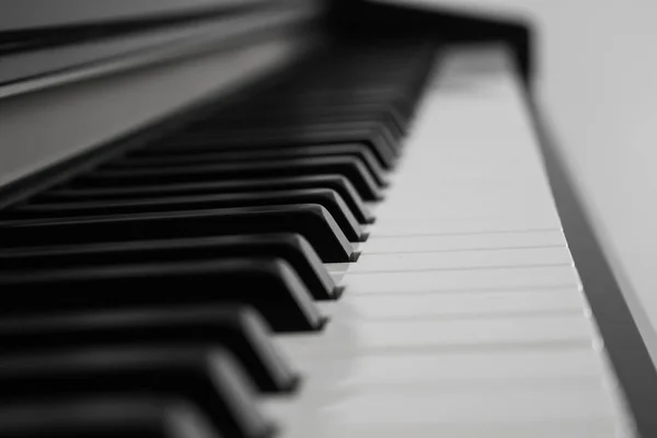 Piano keys side view — Stock Photo, Image