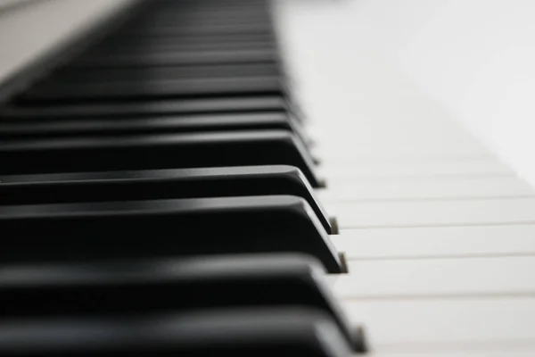 Piano keys side view — Stock Photo, Image