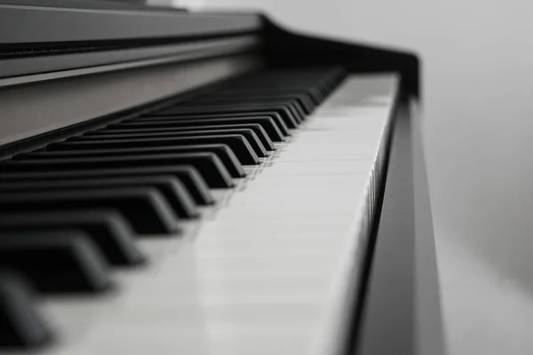 Piano keys side view — Stock Photo, Image