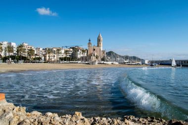 Güzel şehir, Sitges, kış İspanya, Sitges kıyı şeridi manzara