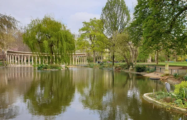 Estanque Parque Monceau Primavera París — Foto de Stock