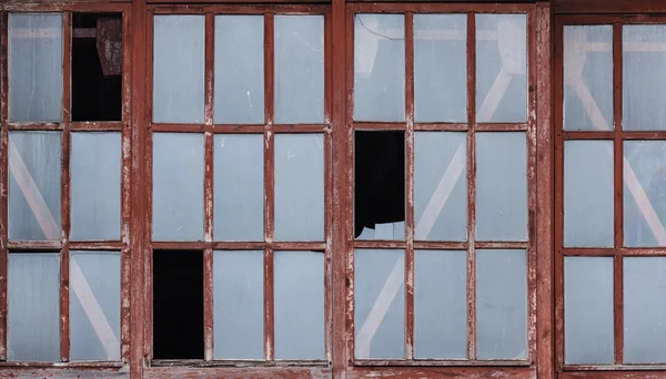 kırık cam pencere arka mahvediyor