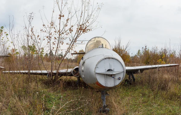 Antiguo avión militar ruso roto — Foto de Stock