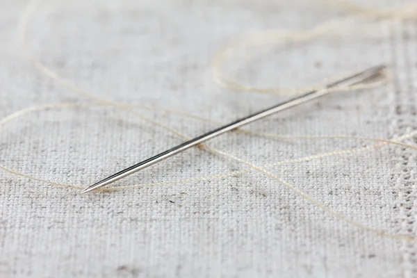 Tejido Lien con aguja e hilo —  Fotos de Stock
