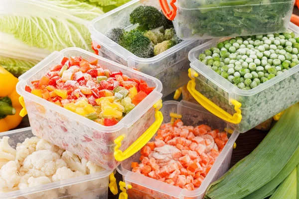 Jedzenie świeżych warzyw mrożonych — Zdjęcie stockowe