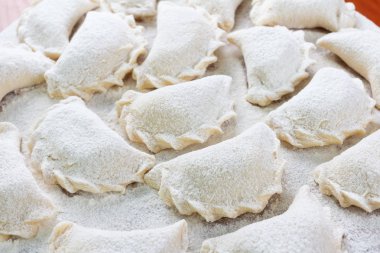 Köfte, kaynama önce vareniki yemek. Geleneksel Ukrayna yemeği